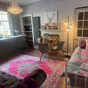 Georgian At Thomas Street Double Bedroom And Two Single Trundle Beds Apartment